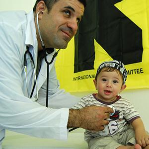 photo, doctor giving infant medical exam